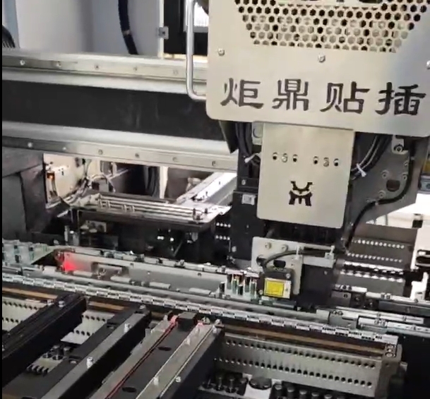 智能电源适配器异形插件机的技术突围与行业实践