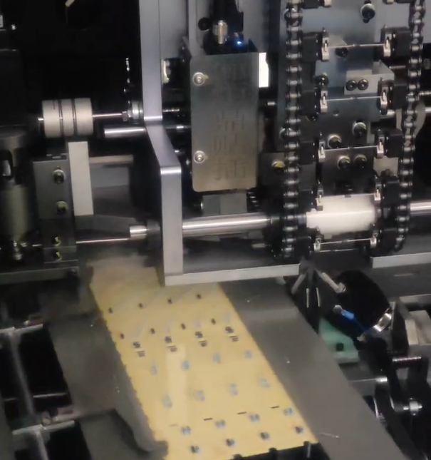 高速插件机：电子制造效率革命的终极引擎