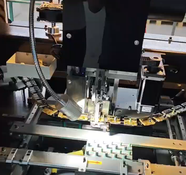 PCBA自动插件机：打通全流程自动化驱动PCBA制造迈向工业4.0​