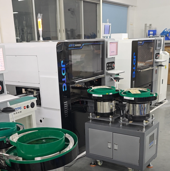 ​​异形插件机在汽车电子制造中的关键应用与质量控制​